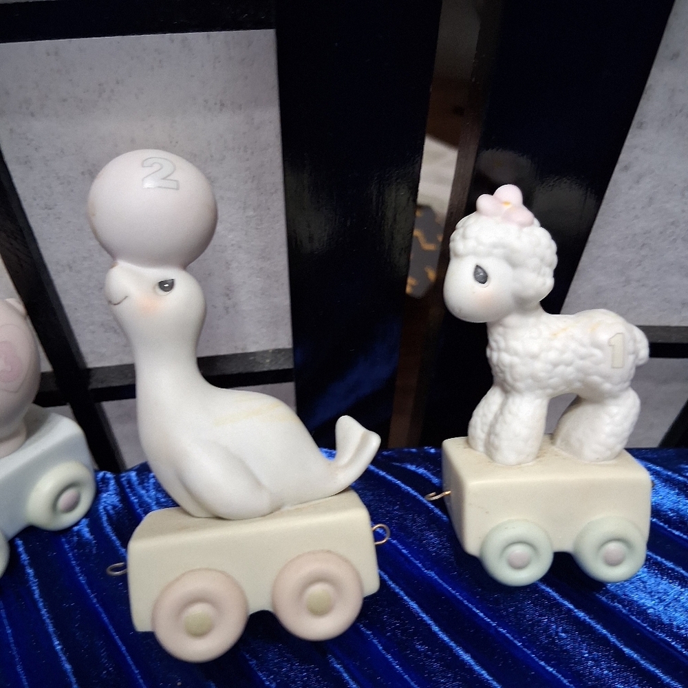 Precious Moments Animal Train Figurines - Cream and Blue - Picture 12 of 16